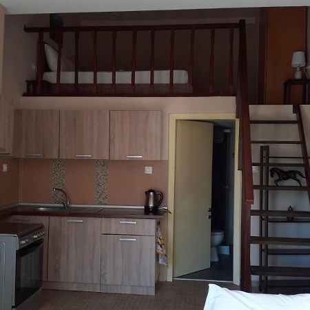 K&V Apartments 네아 미카니오나 외부 사진